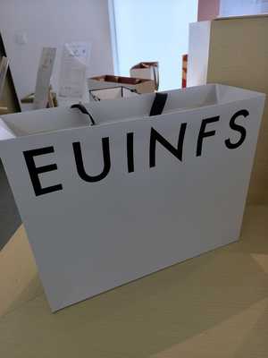 Fully automatically crease-free sheet feeding paper bag making machine