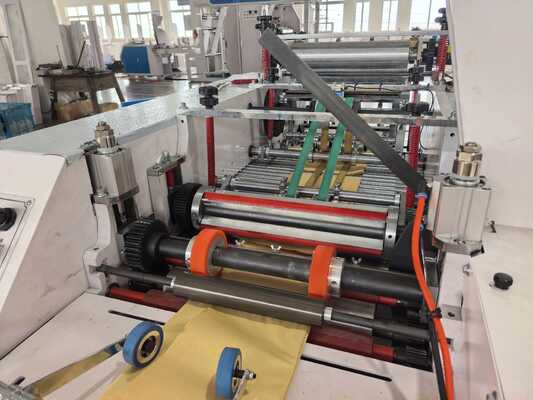 Машина для герметизации и резки пакетов Kraft Paper Bag Making Machine с шириной пакета от 420 до 600 мм и 400 сетчатым керамическим печатным роликом