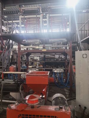 Толщина пленки от 0,004 до 0,1 мм Гибкая пленка экструзионная система, включающая экструзионную мощность от 100 до 500 кг в час для линий производства пленки