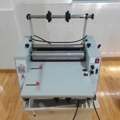 Прокатывать фильма Nonweaving машины 5m OPP 900mm разрезая Rewinder/минута