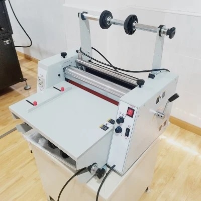 Прокатывать фильма Nonweaving машины 5m OPP 900mm разрезая Rewinder/минута